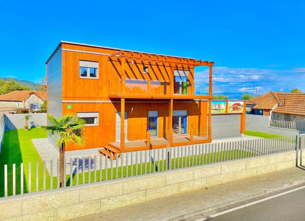 Maison modulaire T4 en bois 193 m² – 4 chambres, 3 salles de bain, garage et terrasse – Style moderne