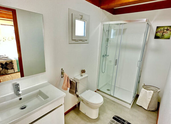 Maison modulaire moderne T4 – 171 m² – 4 chambres, 3 salles de bain, terrasse bois – Design ouvert & lumineux – Image 10