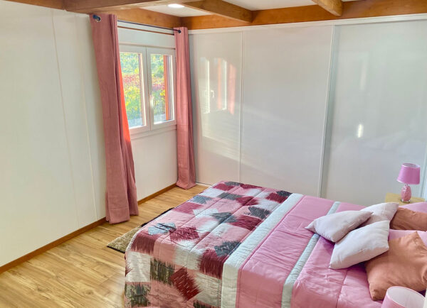 Maison modulaire T4 en bois 193 m² – 4 chambres, 3 salles de bain, garage et terrasse – Style moderne – Image 4
