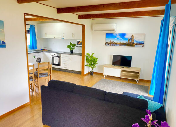 Maison mobile T3 de 100 m² – Style traditionnel avec 3 chambres, 2 salles de bain et terrasse bois – Image 8