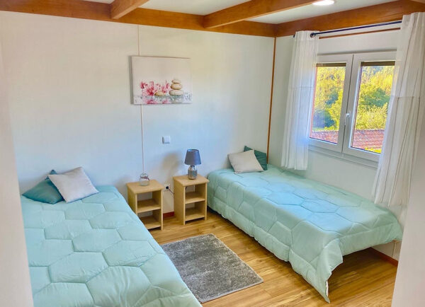 Maison modulaire T4 en bois 193 m² – 4 chambres, 3 salles de bain, garage et terrasse – Style moderne – Image 10