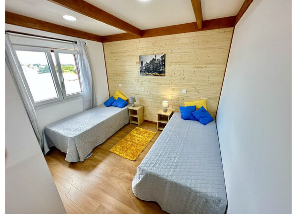 Maison modulaire moderne T4 – 171 m² – 4 chambres, 3 salles de bain, terrasse bois – Design ouvert & lumineux – Image 4