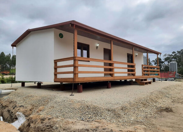 Maison mobile T2 de 72 m² – 2 chambres, style traditionnel avec terrasse bois – Image 3