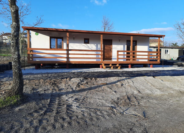 Maison mobile T3 de 72 m² – 3 chambres, 2 salles de bain, style traditionnel avec terrasse bois