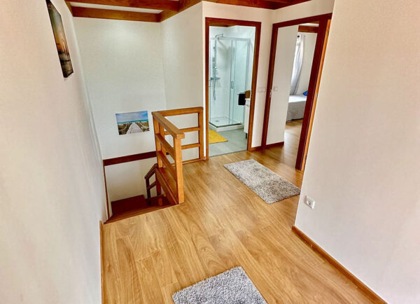 Maison modulaire moderne T4 – 171 m² – 4 chambres, 3 salles de bain, terrasse bois – Design ouvert & lumineux – Image 6