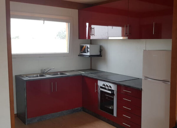 Maison modulaire T2 en bois – 92 m² – 2 chambres, style rustique chaleureux – Image 9