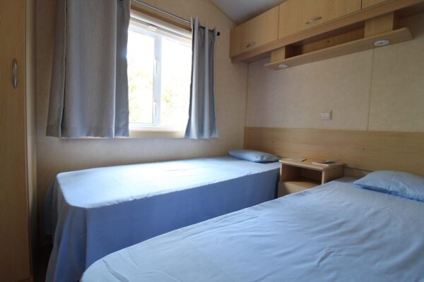 Maison Mobile T3 MT3NC – 3 chambres – 6 personnes – 8,60 x 3,70 m – Chauffage pompe à chaleur – Mobilier inclus – Image 15