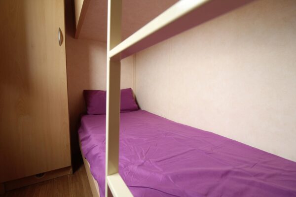 Maison Mobile T3 MT3NC – 3 chambres – 6 personnes – 8,60 x 3,70 m – Chauffage pompe à chaleur – Mobilier inclus – Image 11