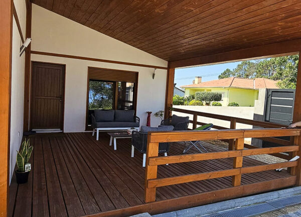 Maison T3 en bois 240 m² – 3 suites, 2 étages, garage – Style rustique – Image 4