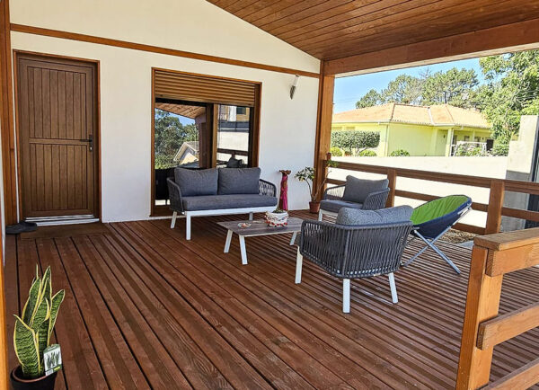 Maison T3 en bois 240 m² – 3 suites, 2 étages, garage – Style rustique – Image 5
