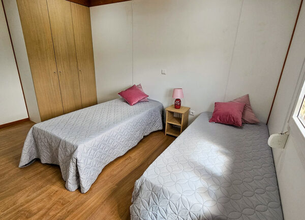 Maison modulaire T2 en bois – 92 m² – 2 chambres, style rustique chaleureux – Image 3