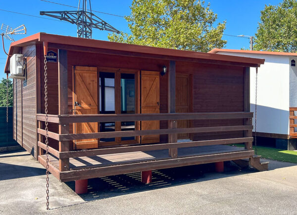 Maison mobile T1 de 42 m² – Style rustique, 1 chambre, avec salon et cuisine ouverte – Image 5