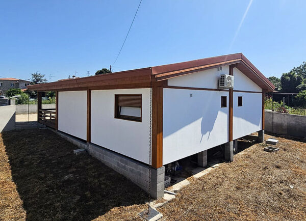 Maison T3 en bois 240 m² – 3 suites, 2 étages, garage – Style rustique – Image 3