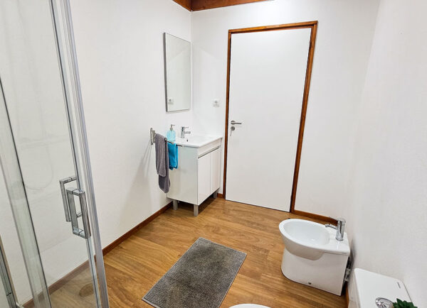 Maison modulaire T2 en bois – 92 m² – 2 chambres, style rustique chaleureux – Image 4