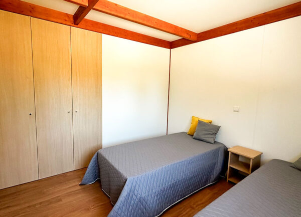 Maison modulaire T3 en bois – 125 m² – 3 chambres, 2 salles de bain, style rustique – Image 5