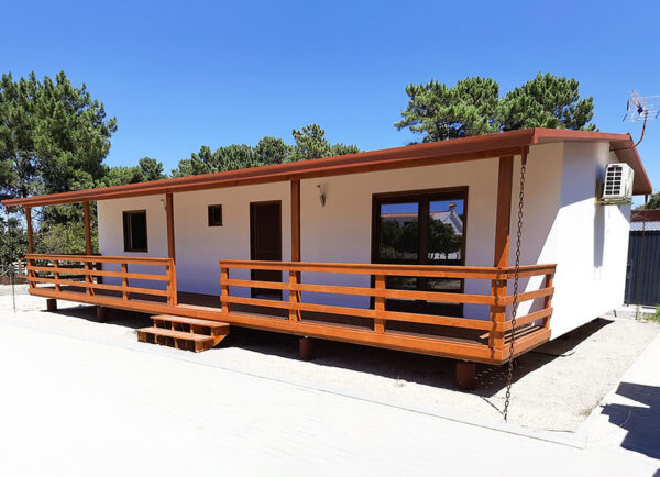 Maison mobile T3 de 100 m² – Style traditionnel avec 3 chambres, 2 salles de bain et terrasse bois