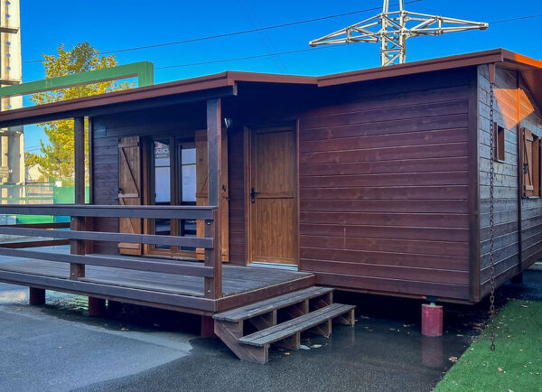 Maison mobile T1 de 42 m² – Style rustique, 1 chambre, avec salon et cuisine ouverte – Image 2