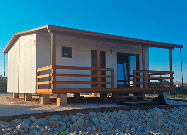 Maison modulaire T1 de 56 m² – 1 chambre, terrasse en bois – Style traditionnel